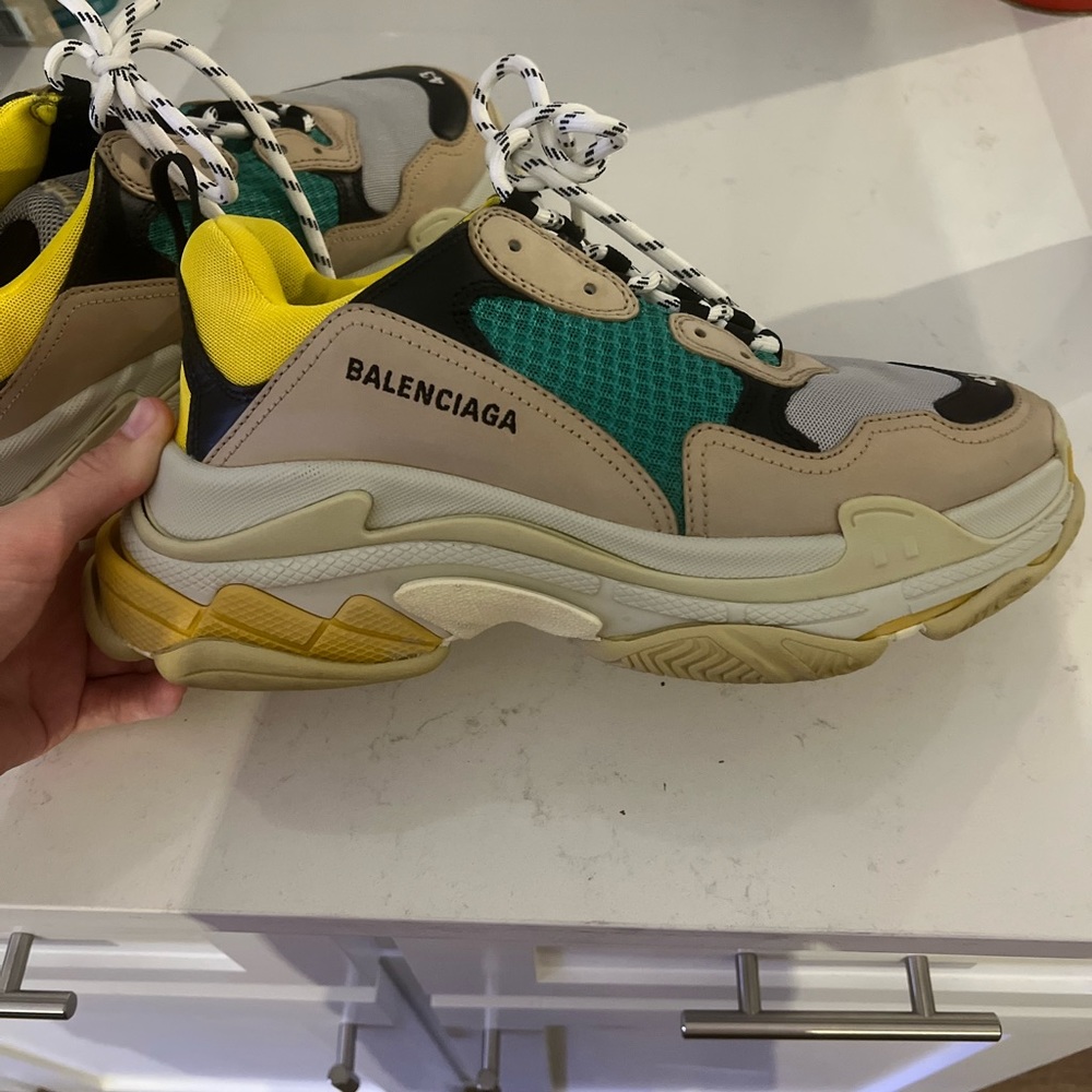 Men’s size 10.5 - size 11 Balenciaga Triple S 43. Authentic